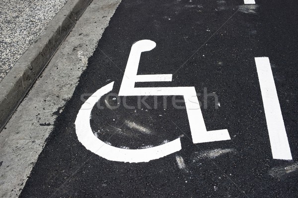 Foto stock: Aparcamiento · lugar · discapacidad · personas · carretera · ciudad