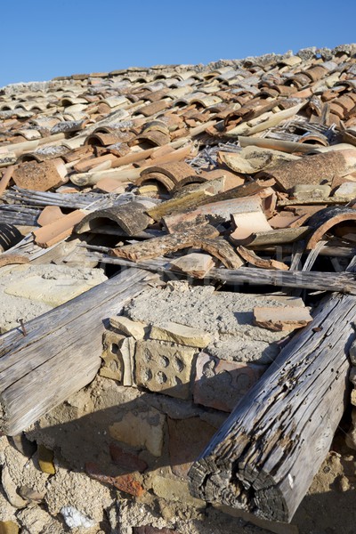 Verlaten dak boerderij gebouw vernietigd hout Stockfoto © pedrosala