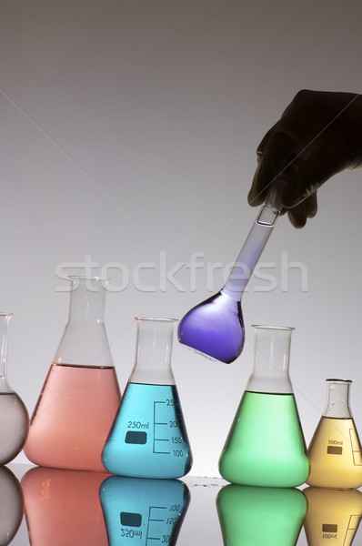 Laboratoire main conduite chimiques santé Photo stock © pedrosala