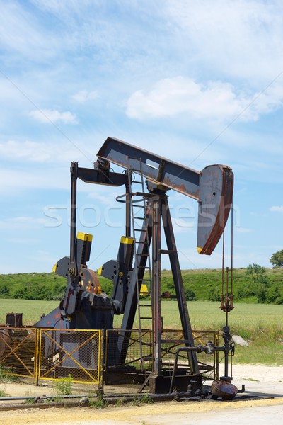 Poço de petróleo la céu trabalhar indústria energia Foto stock © pedrosala
