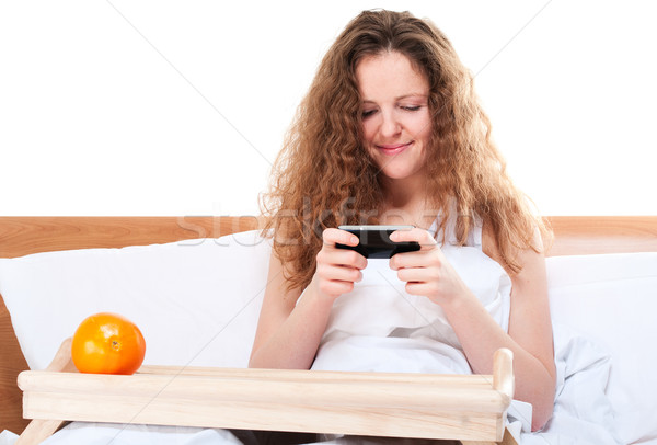 Stock foto: Frau · Videospiele · Handy · Bett · isoliert