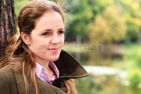 Fată parc ganditor zâmbet natură Imagine de stoc © pekour