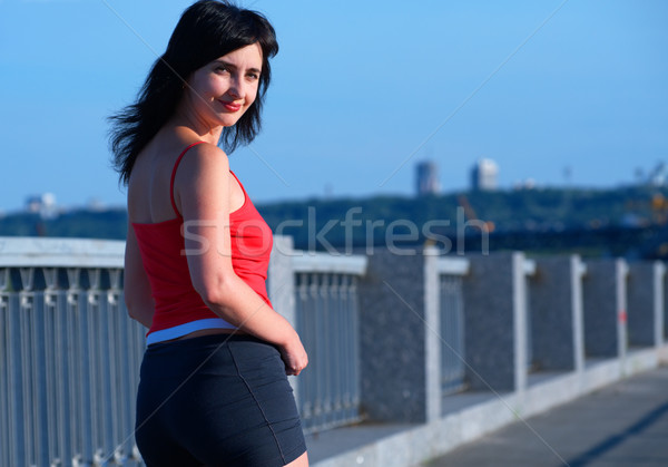 Nő jogging kezdet ipari égbolt mosoly Stock fotó © pekour