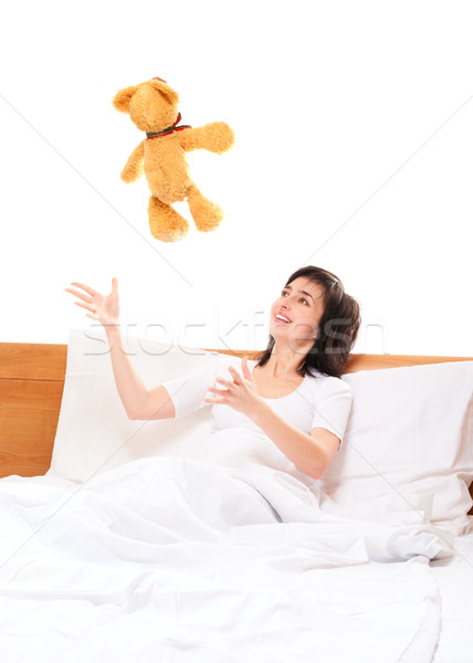 [[stock_photo]]: Femme · lit · Nounours · isolé · blanche