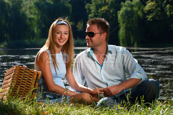 [[stock_photo]]: Affectueux · couple · rivière · rive · valise · femme