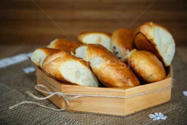 Stok fotoğraf: Pasta · doldurulmuş · ahşap · çanak · tablo · gıda