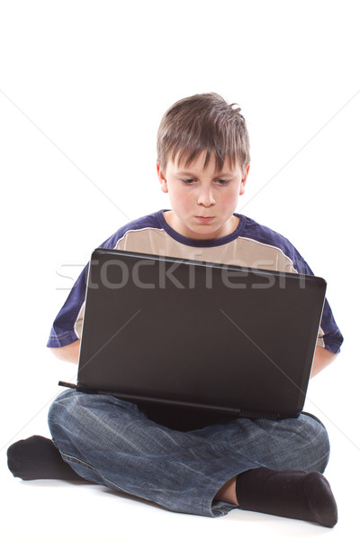 十幾歲的男孩 筆記本電腦 白 計算機 微笑 男子 商業照片 © Peredniankina