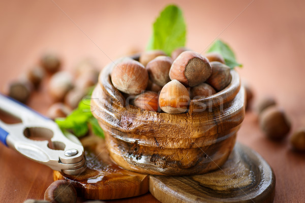Haselnuss frischen Haselnüsse Shell Holztisch Essen Stock foto © Peredniankina