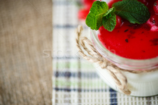 Sweet yogourt confiture rouge groseille maison [[stock_photo]] © Peredniankina