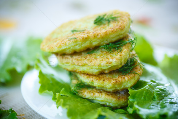 Foto stock: Abobrinha · frito · fundo · verão · restaurante · branco