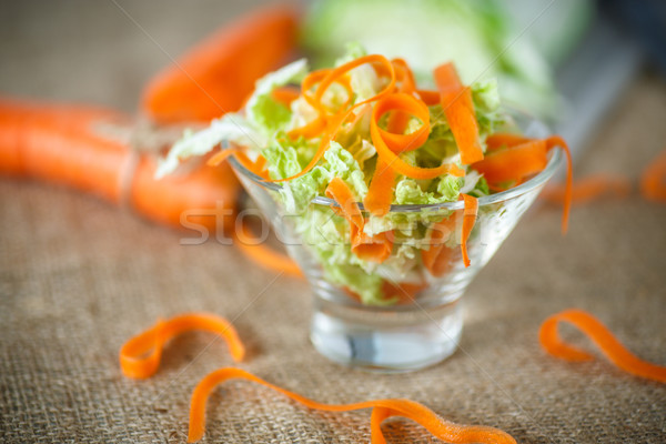 Salada fresco picado repolho cenouras tabela Foto stock © Peredniankina