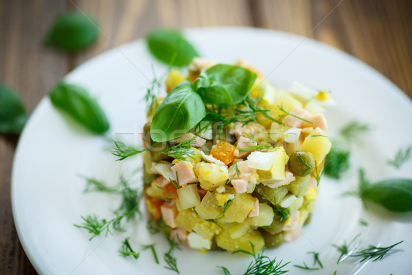 沙拉 黃瓜 背景 肉類 / vegetable salad with pickled