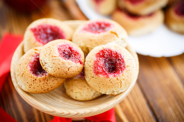 甘い クッキー ジャム 木製のテーブル 赤 プレート ストックフォト © Peredniankina