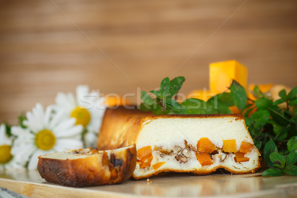 ストックフォト: コテージチーズ · スライス · カボチャ · ナッツ · 暗い · 木製