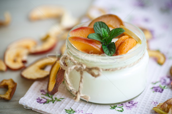 Domu słodkie jogurt suszy owoców gotowany Zdjęcia stock © Peredniankina