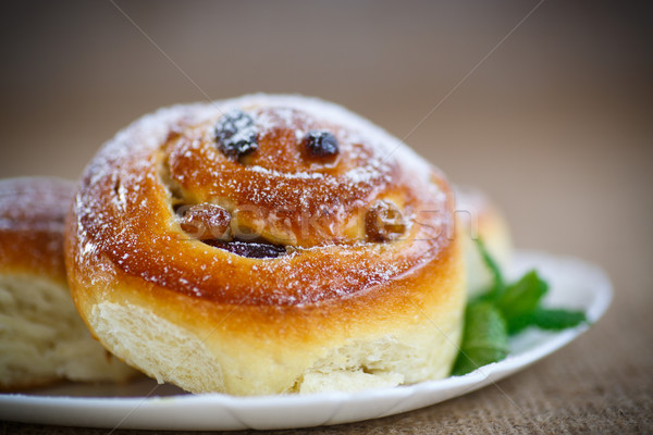 Süß Rollen Rosinen Tabelle Kuchen Frühstück Stock foto © Peredniankina