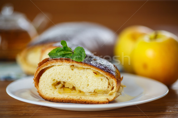 Maçã doce açúcar de confeiteiro tabela chá prato Foto stock © Peredniankina