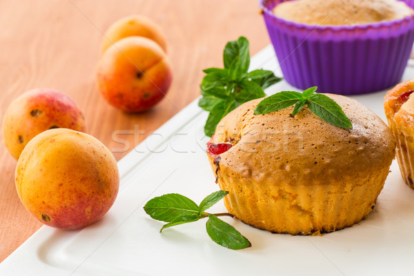 Muffins menta tavolo in legno alimentare frutta torta Foto d'archivio © Peredniankina