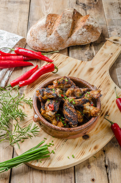 Gegrilde kip vleugels chili kruiden eigengemaakt brood Stockfoto © Peteer