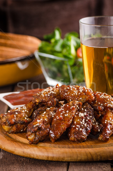 Gegrilltes Hähnchen Flügel hot sauce Essen Fotografie bereit Stock foto © Peteer