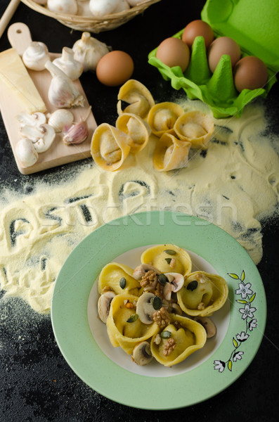 Foto stock: Macarrão · italiano · farinha · tortellini · recheado · cogumelos