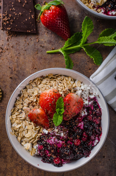 [[stock_photo]]: Granola · baies · chocolat · fraises · chocolat · noir · forêt