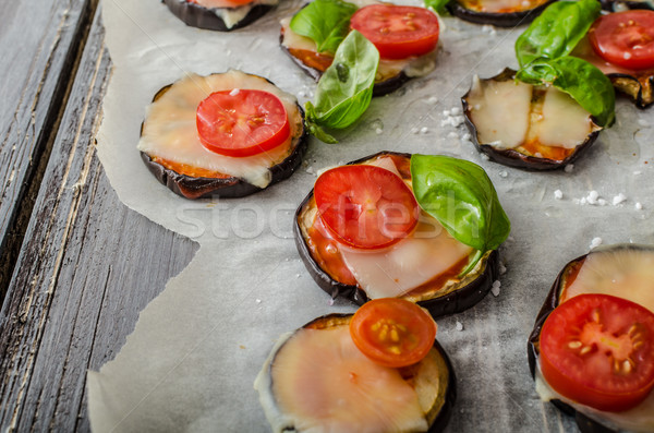 Foto stock: Vegetal · mini · pizza · berinjela · queijo · manjericão