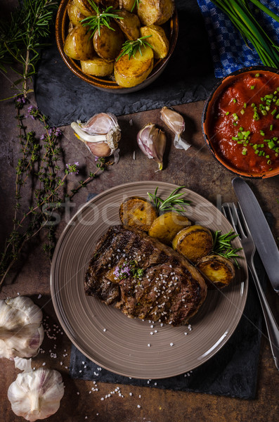 Borda szem steak gyógynövények pörkölt krumpli Stock fotó © Peteer