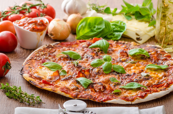 Foto stock: Queijo · pizza · pimenta · manjericão · fresco · tomates
