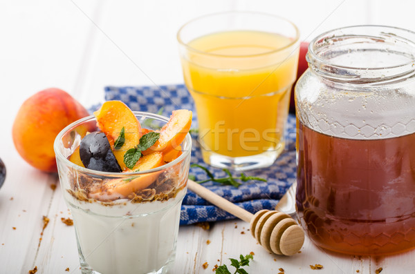 Grec yogourt fruits frais granola miel fraîches Photo stock © Peteer
