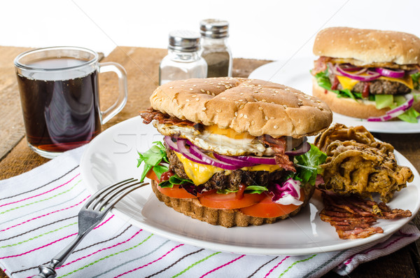Carne de vită Burger slanina Imagine de stoc © Peteer