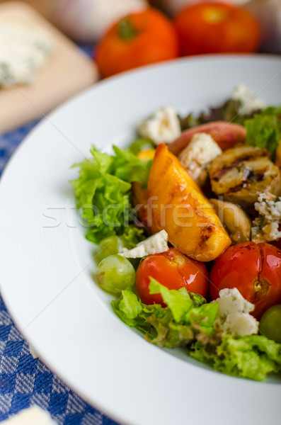 Grillés fruits fromage bleu salade maison ketchup [[stock_photo]] © Peteer