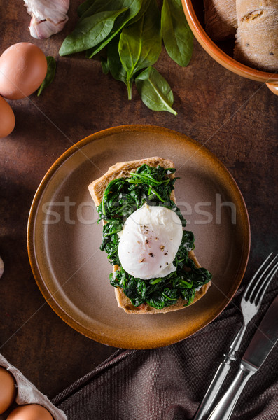 Jaj czosnku szpinak opiekany zielone jaj Zdjęcia stock © Peteer