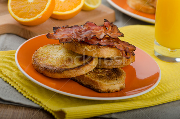 Franceza pâine prăjită slanina proaspăt suc tort Imagine de stoc © Peteer