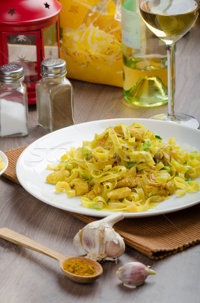 Stockfoto: Tagliatelle · kip · curry · prei · knoflook · bio