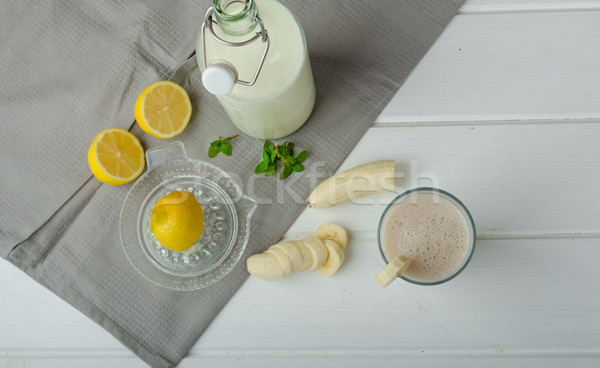 Stockfoto: Eigengemaakt · banaan · smoothie · citroenen · kruiden · organisch