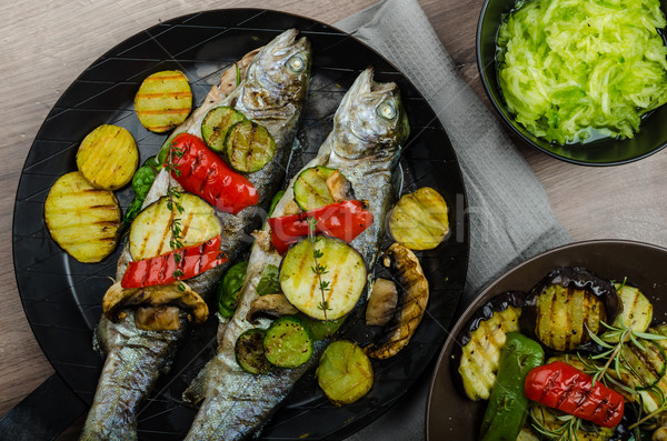 Alla griglia trota mediterraneo verdura fresche pesce Foto d'archivio © Peteer