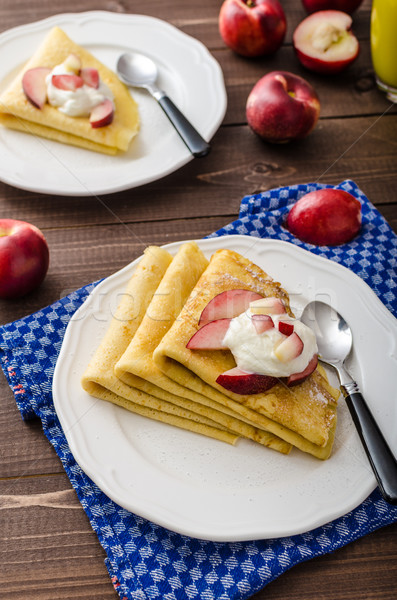 Smântână clatite fructe proaspete fara gluten alimente fruct Imagine de stoc © Peteer