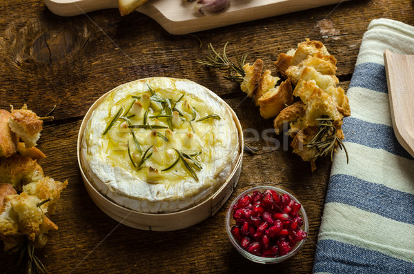 Sült camembert fokhagyma rozmaring pirítós friss Stock fotó © Peteer