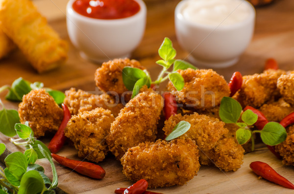 雞 爆米花 自製 馬鈴薯 蛋黃醬 辣椒醬 商業照片 © Peteer