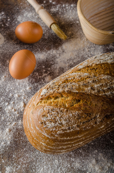Domowej roboty chleba rustykalny gotowy Zdjęcia stock © Peteer