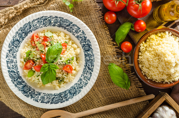 Foto stock: Couscous · pesto · tomates · rápido · delicioso · comida · vegetariana