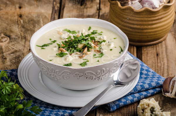 Chou-fleur soupe fromage bleu noix herbes [[stock_photo]] © Peteer