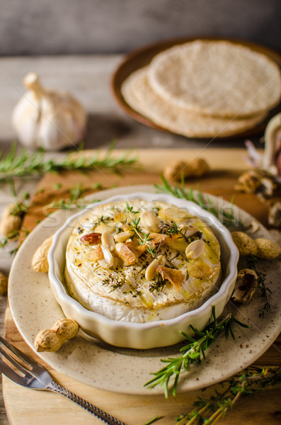 Stok fotoğraf: Camambert · fındık · otlar · basit · lezzetli