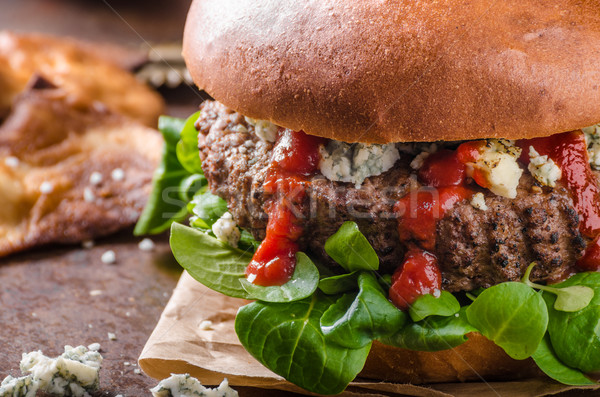 Stockfoto: Rundvlees · hamburger · schimmelkaas · eigengemaakt · nachos · chips