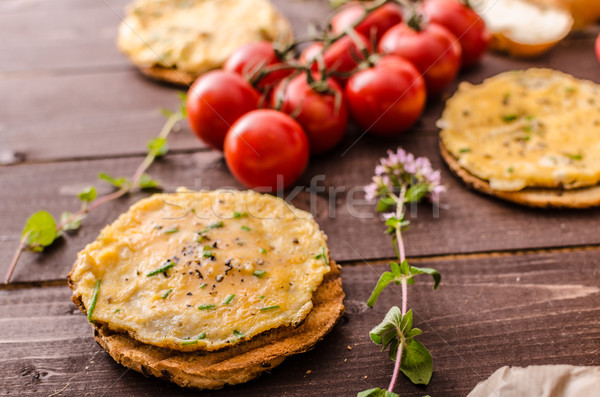 Klein knapperig gebak vers tomaten kruiden Stockfoto © Peteer