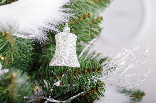 ストックフォト: クリスマスツリー · 伝統的な · 贈り物 · ライト · 白 · ツリー