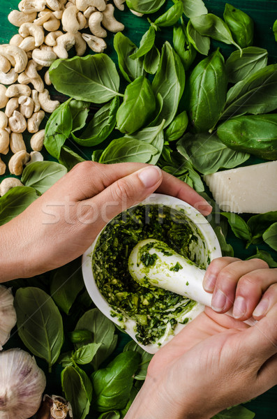 Zdjęcia stock: Bazylia · pesto · proste · orzechy