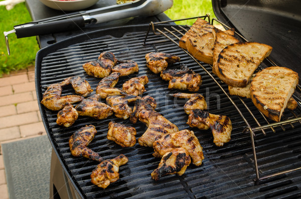 Teriyaki tavuk kanatlar sarımsaklı ekmek otlar gıda Stok fotoğraf © Peteer