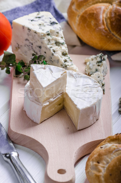Camembert formaggio tipo gorgonzola tagliere fatto in casa Foto d'archivio © Peteer